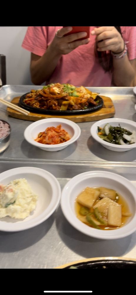 Dduk Bae Gi Hot Stone & Korean Kitchen