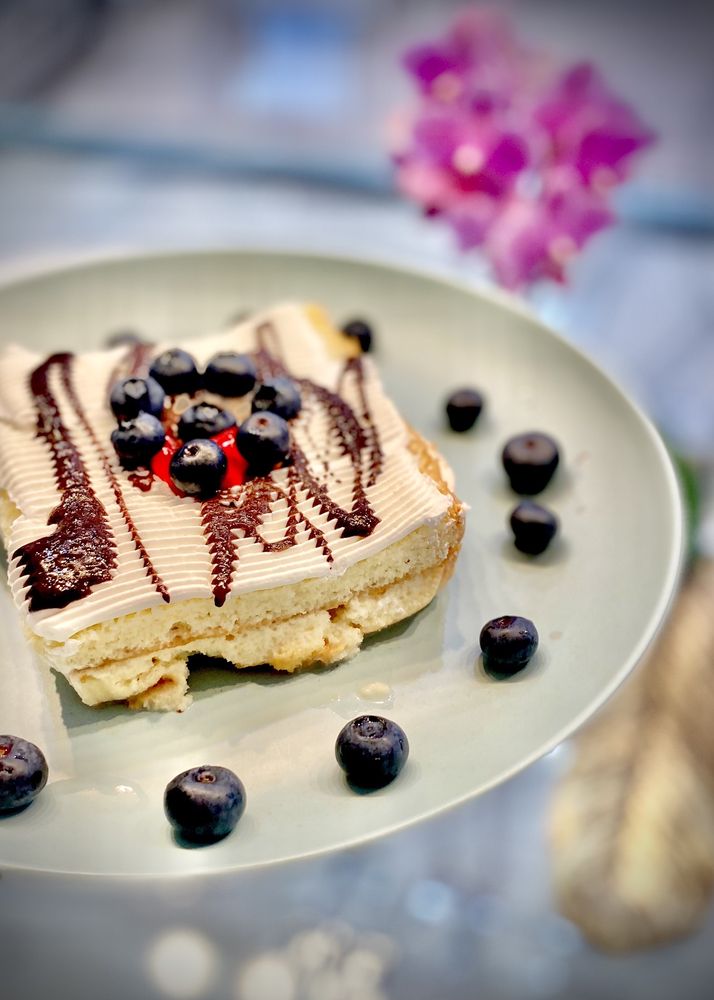Manoly's Bakery
