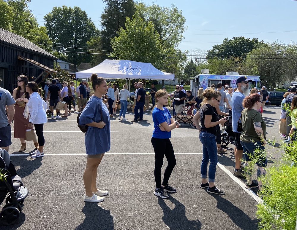 Gray Apple Market