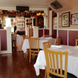 Red Rooster Bistro 48 Photos 62 Reviews American New 4805 Photo Of Red Rooster Bistro Cutchogue Ny United States Cute French Country