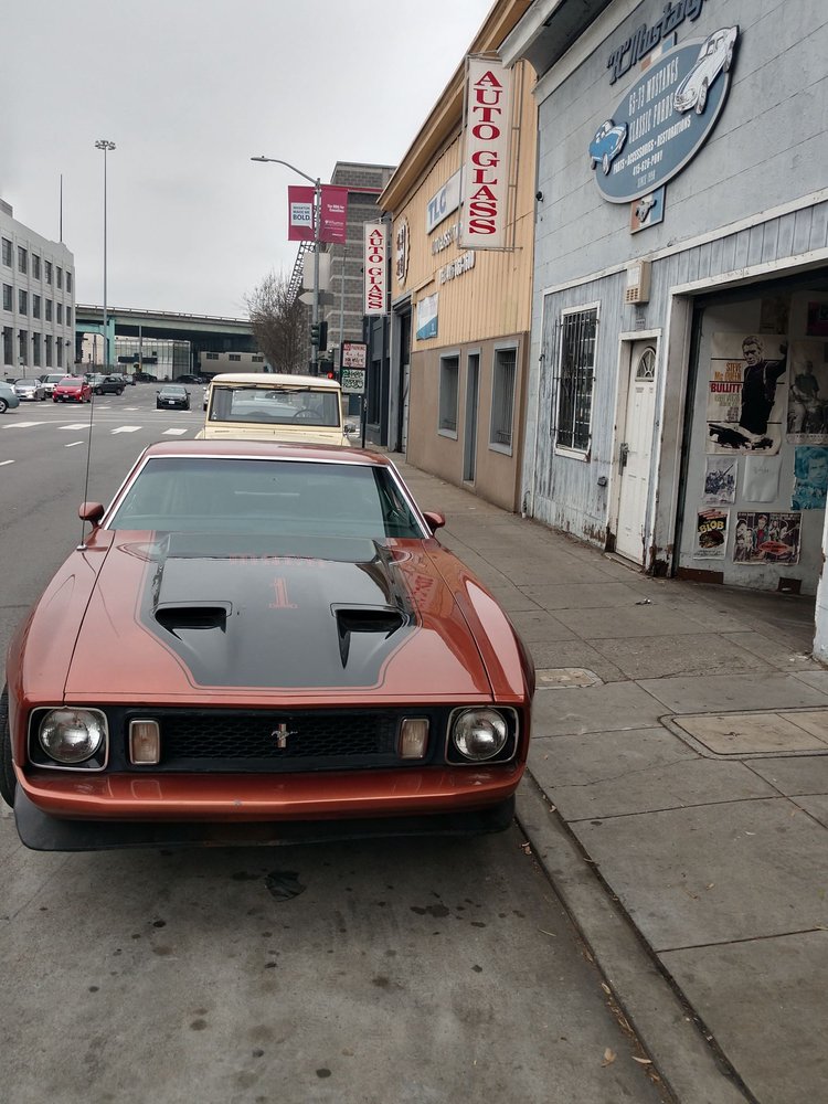 R Mustangs