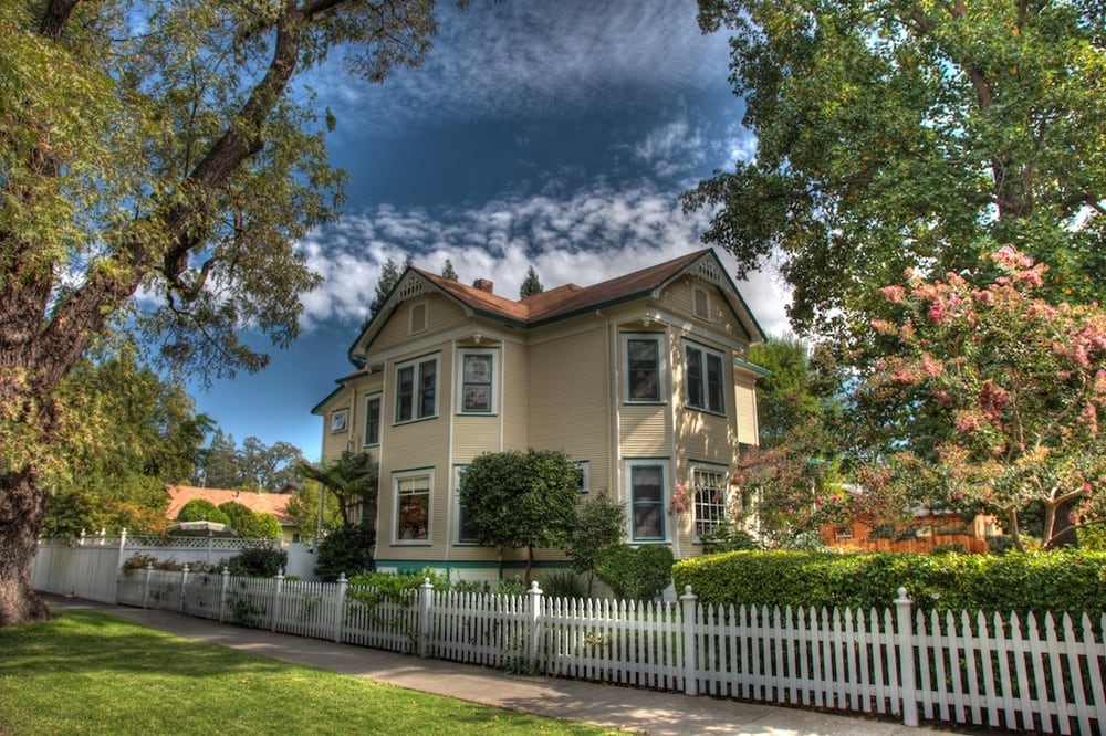 The Grateful Bed - CLOSED - Bed & Breakfast - 1462 Arcadian Ave, Chico
