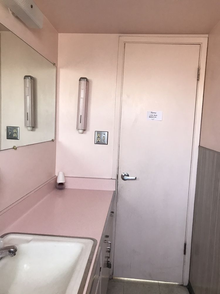 R & J Quick Clean Center