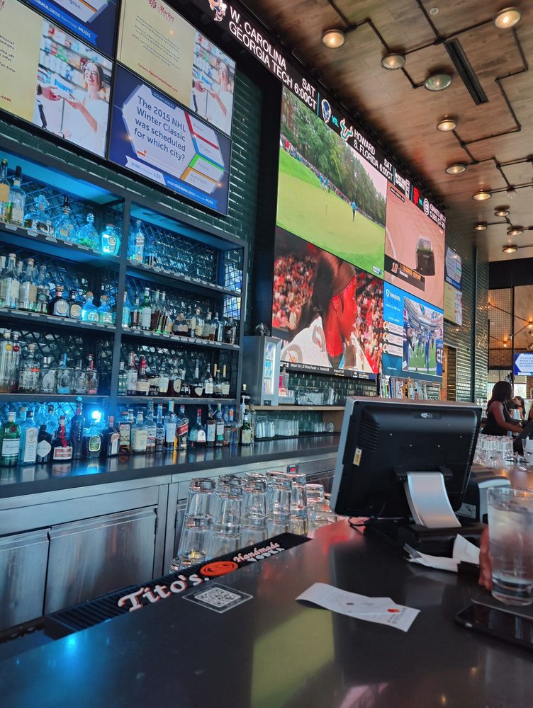 Shark Club Sports Bar & Grill