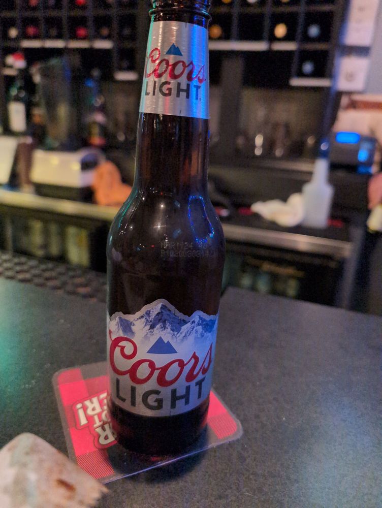 Shakers Bar & Grill