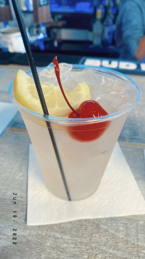 Unwind on Main Cafe & Bar