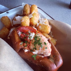 Brown Bag Seafood Order Food Online 323 Photos 316 Reviews Photo Of Brown Bag Seafood Chicago Il United States Maine Lobster Roll