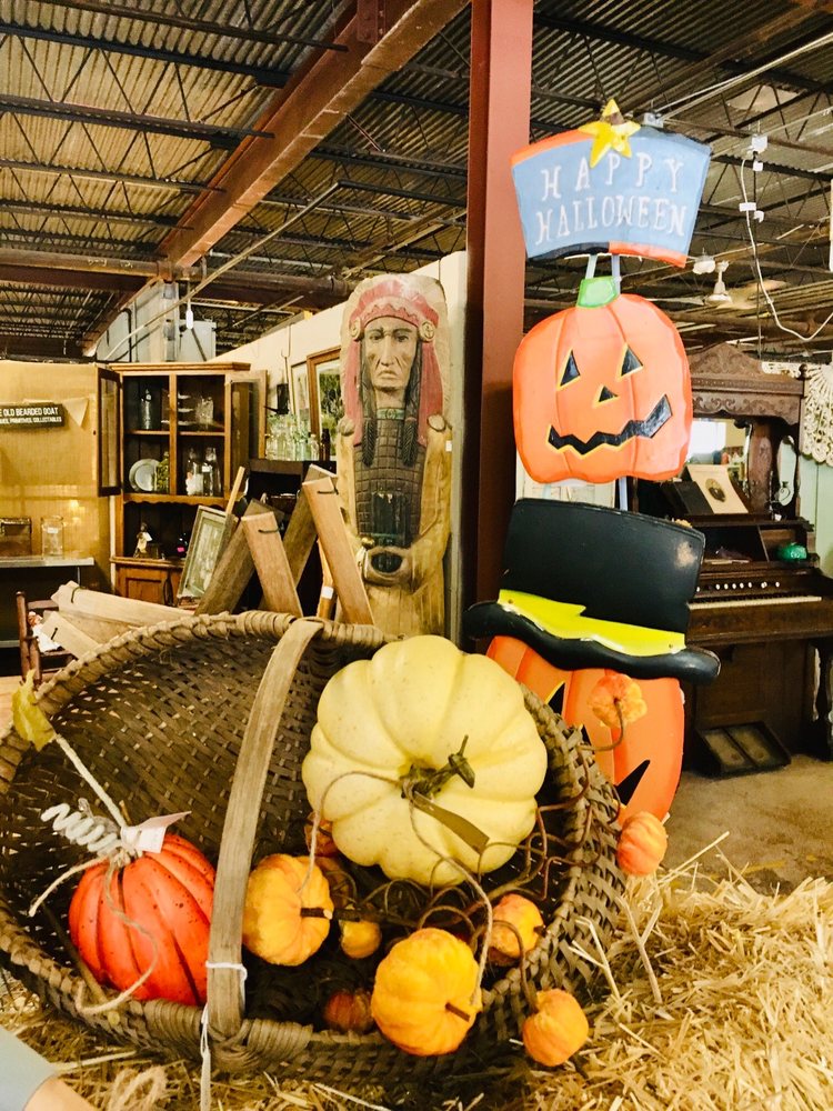 Twin Deer Antique Mall & Design