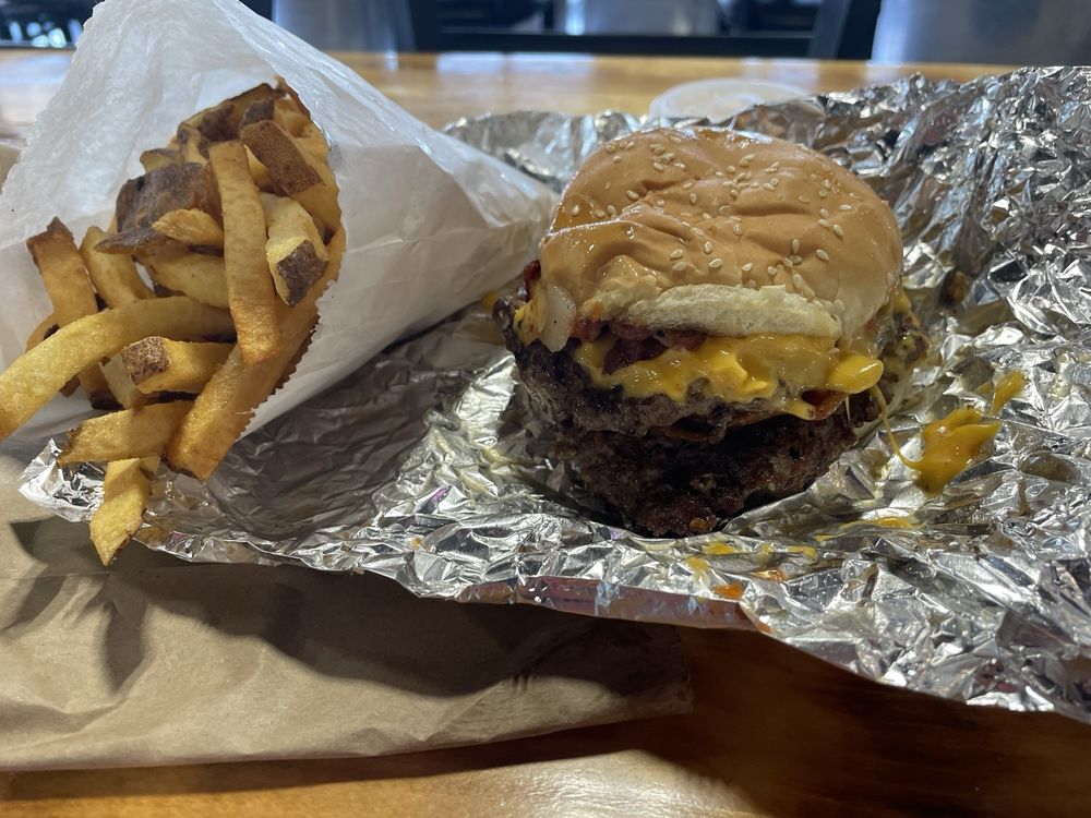Brady’s Brats and Burgers - Kennewick Brady’s Brats and Burgers - Kennewick