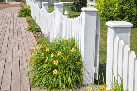 A White Picket Fence Is Suburban Clic Austin Fences Can Photo Of 512 Fence Service Austin Tx United States A White Picket