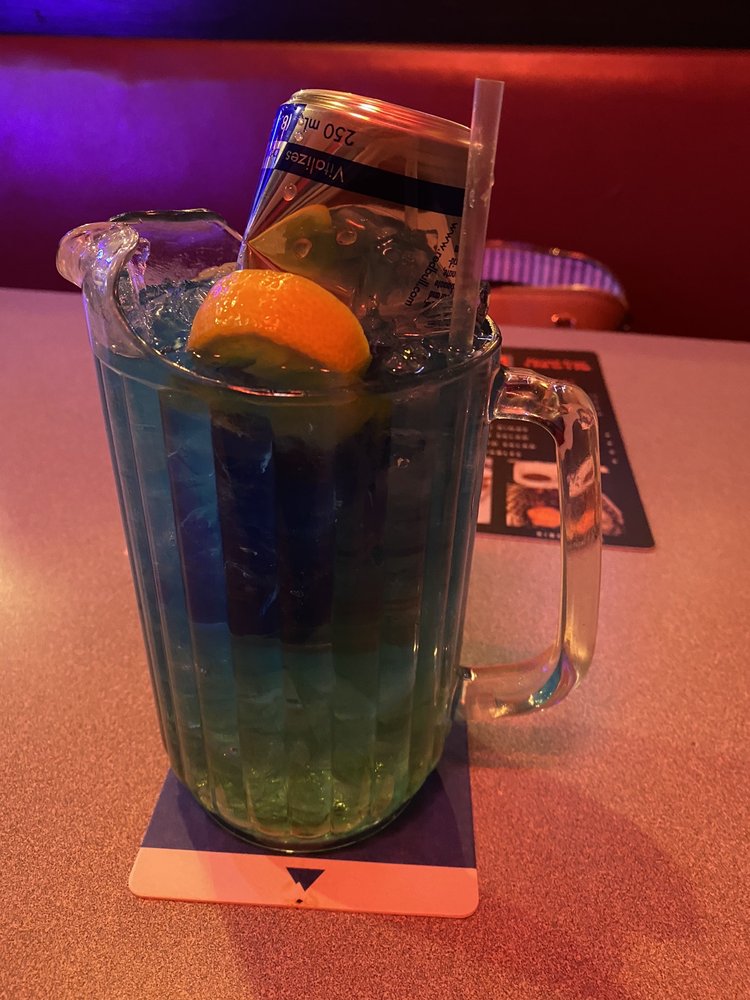 Hemi and Hogs Bar and Grill