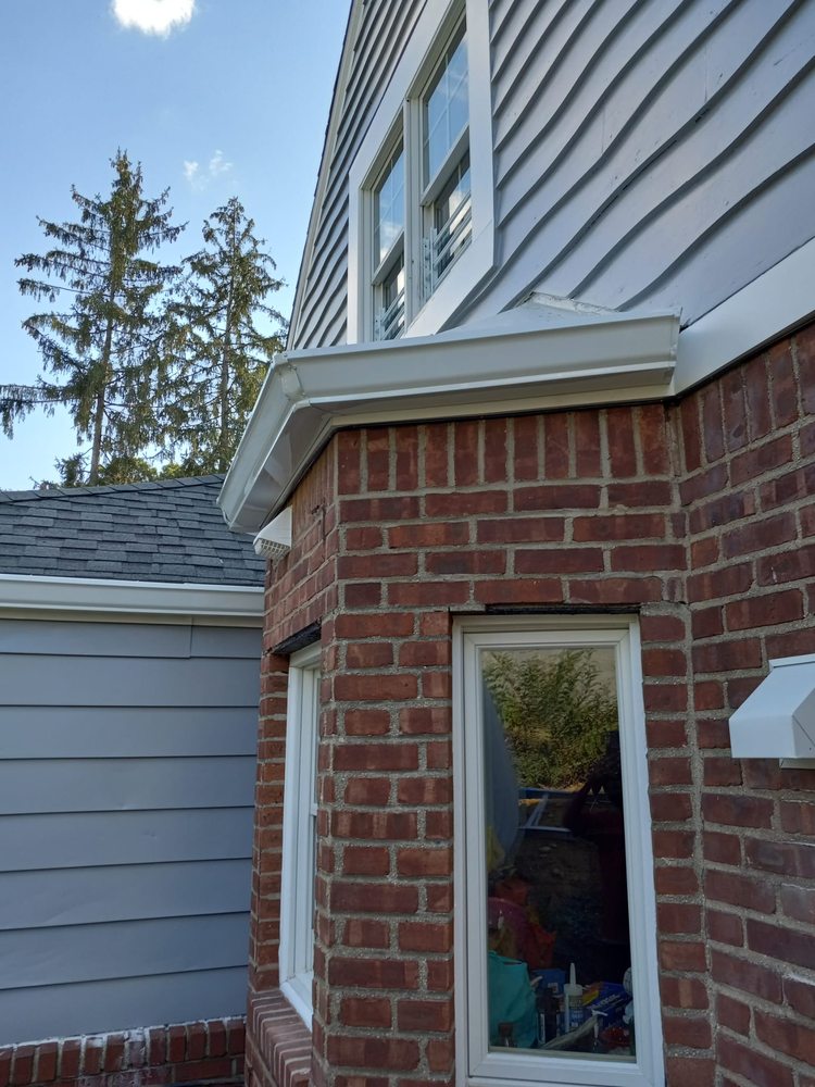 Cabrera Seamless Gutters