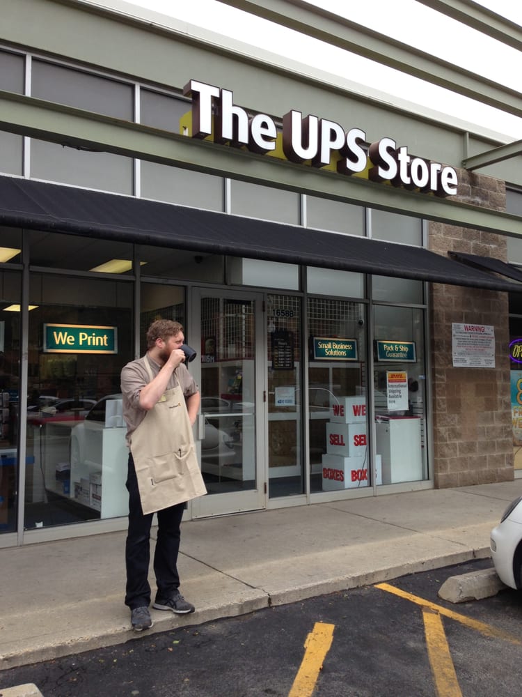 The UPS Store 10 Photos & 51 Reviews Notaries 1658 Milwaukee Ave