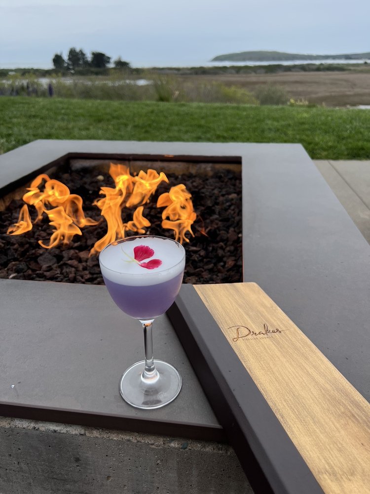 Drakes Fireside Lounge