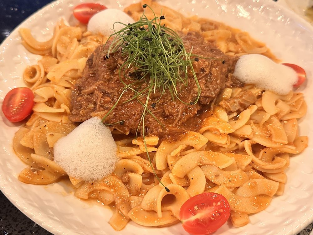 Mnimes Restaurant & Bar