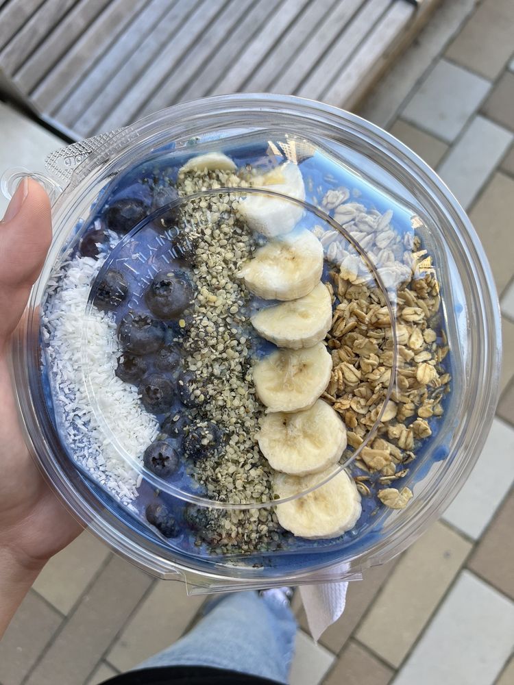 Live Fresh Cold Pressed Juice + Smoothie Bar