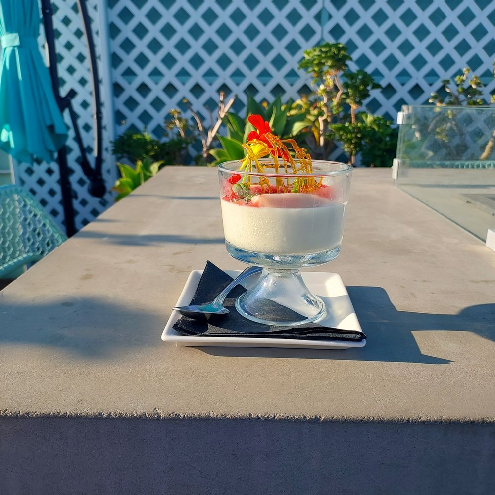 LindaRose Rooftop Bar & Grill