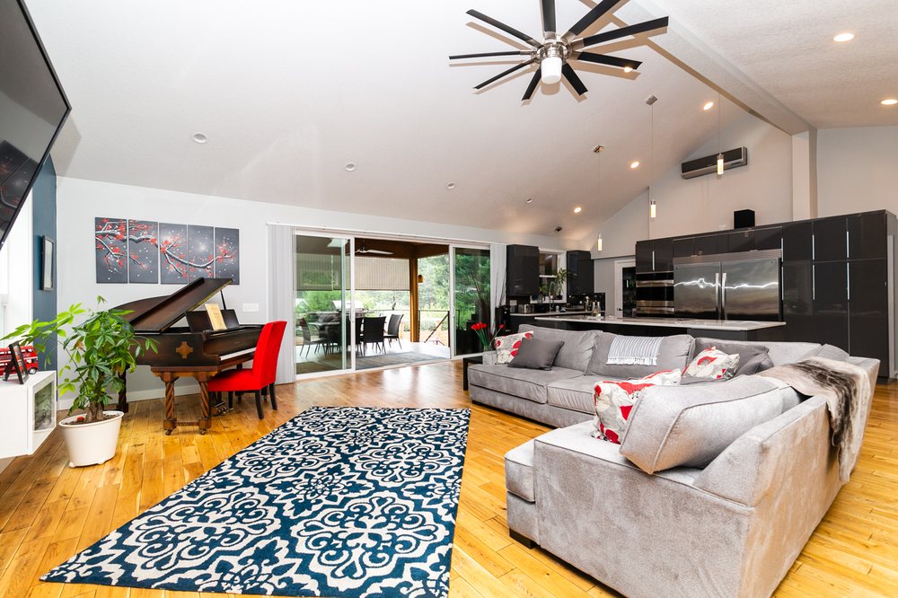 image of business Treadline Hardwood