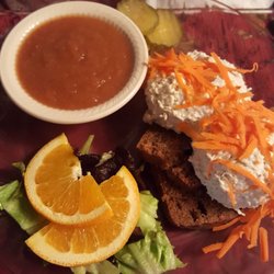 Le Tree Inn American New 7407 Ridge Rd W Brockport Ny Photo Of Le Tree Inn Brockport Ny United States En Salad On