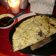 La Clandestina - México, D.F., Mexico. Tlayuda y salsas! (Las traen de la lavandería)