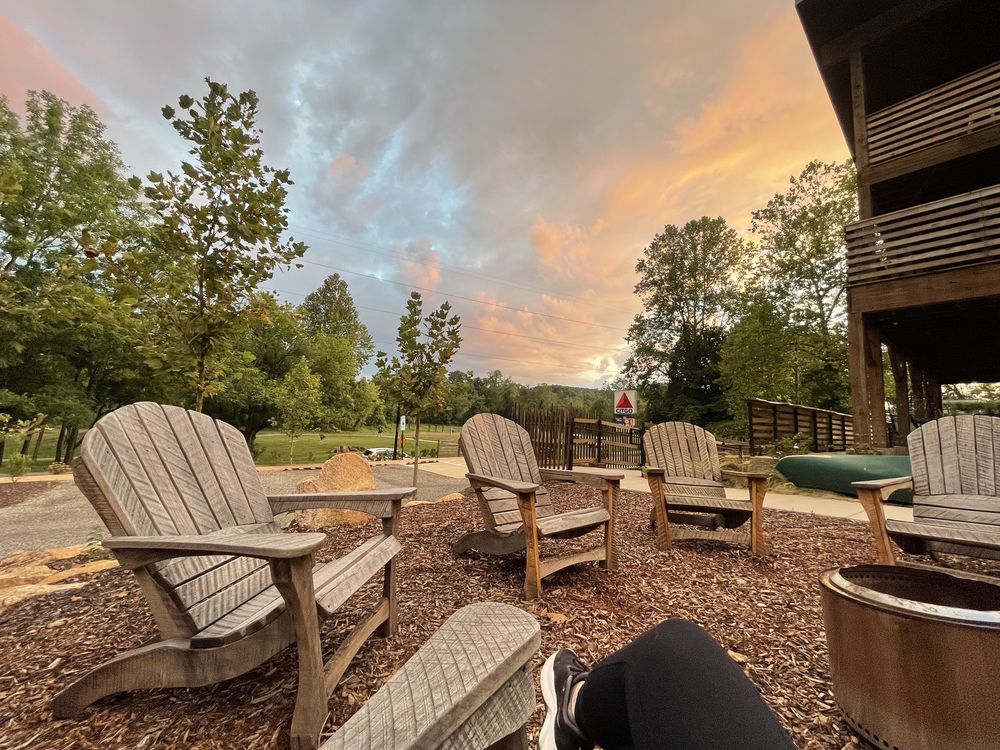 Wrong Way River Lodge & Cabins