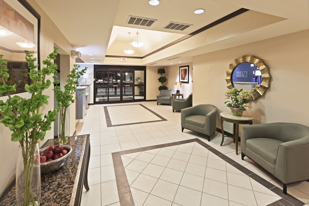 Holiday Inn Express & Suites El Paso Airport