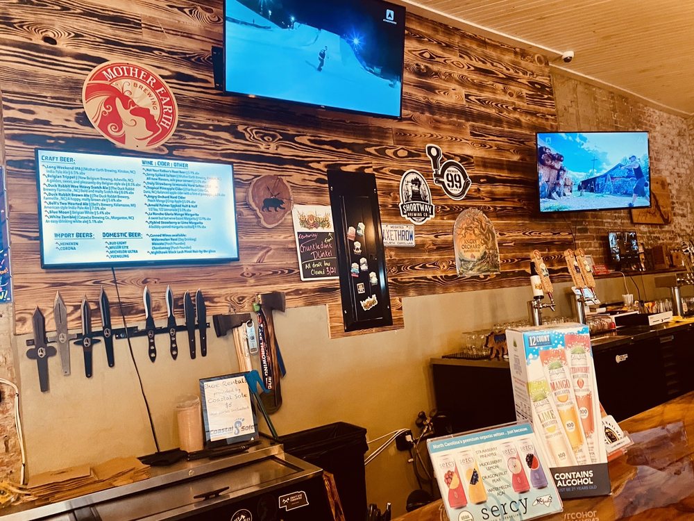 Beary The Hatchet Axe Throwing