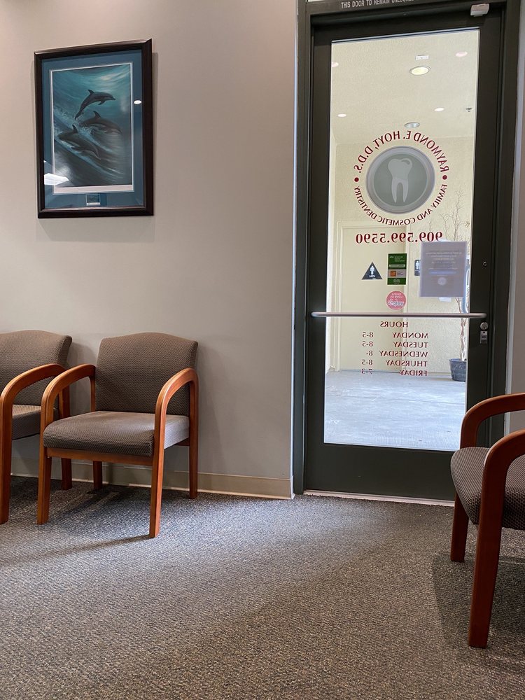 image of business Raymond E Hoyt, DDS