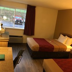 Econo Lodge 43 Photos 11 Reviews Hotels 110 North Main And Photo Of Econo Lodge New Stanton Pa United States 2 Double Bed