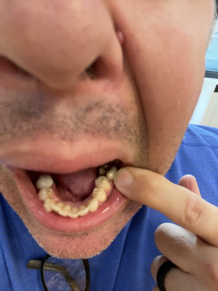 image of business Amores Dental Care