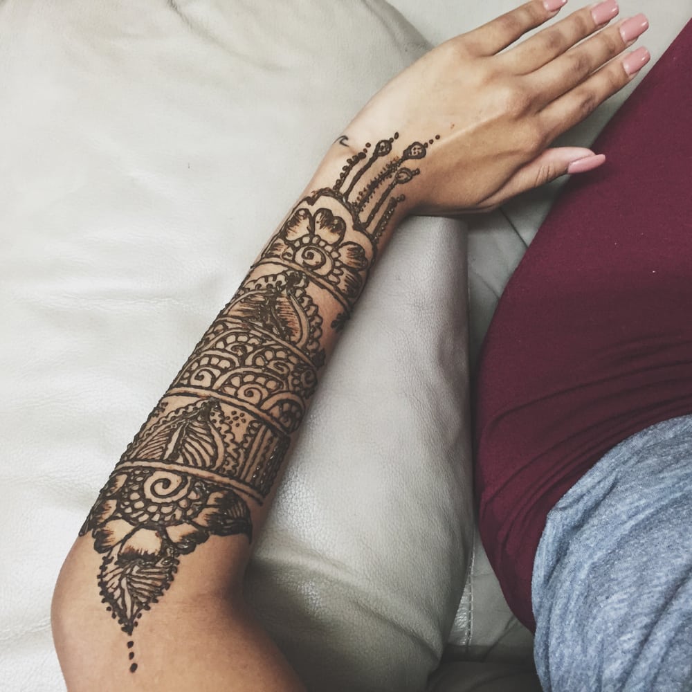 This is the beautiful henna  tattoo  Rita did for me  at such 