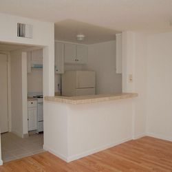 Kelton Towers Apartments 43 Reviews 515 Ave Kelton Towers Apartments 43 Reviews 515 Ave Ucla Los Angeles Ca Phone Number Yelp