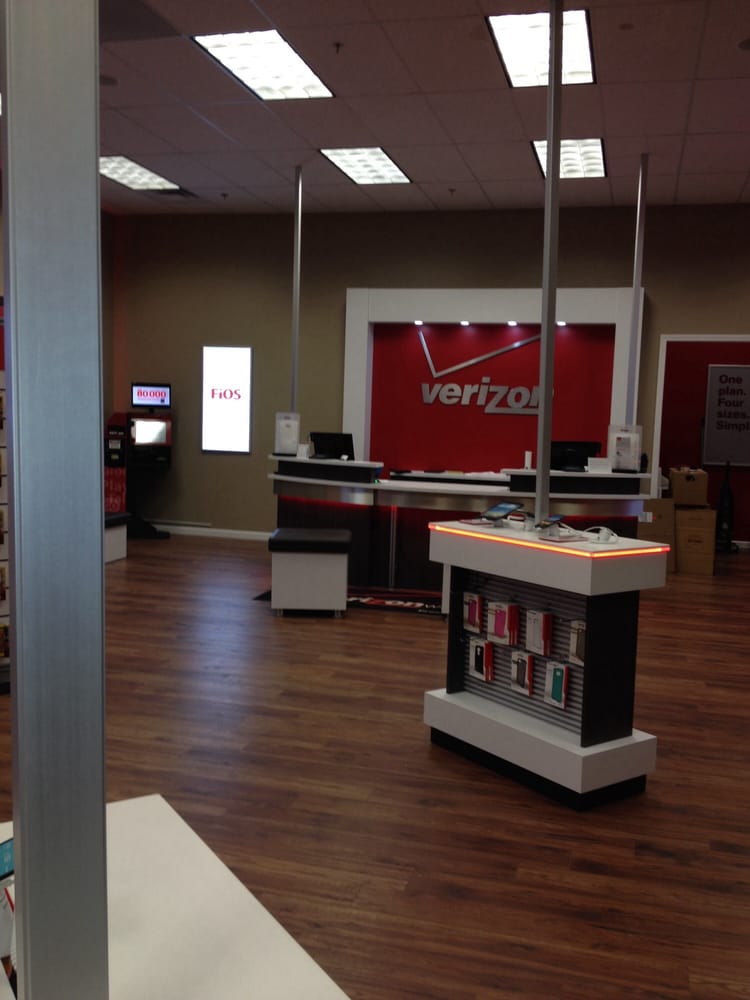 Verizon Authorized Retailer, TCC Mobile Phones 23 E Dowling Village