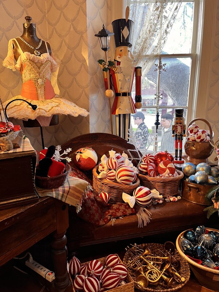 Black Swan Antiques