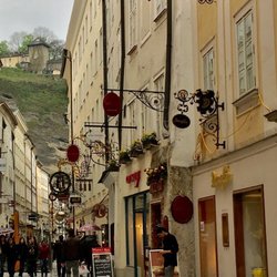 Douglas Perfume Getreidegasse 16 Salzburg Austria Phone
