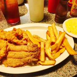 Fishtales Seafood Restaurant 19 Photos 29 Reviews Photo Of Fishtales Seafood Restaurant Griffin Ga United States Whitefish Fries