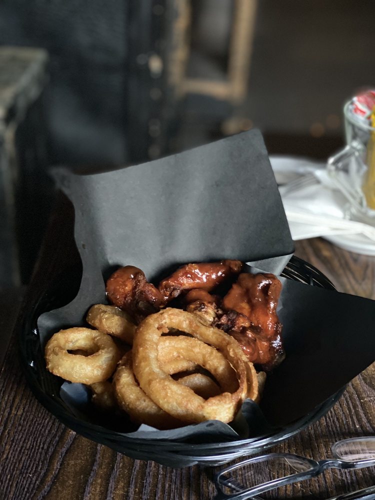 Mad Hatter Pub