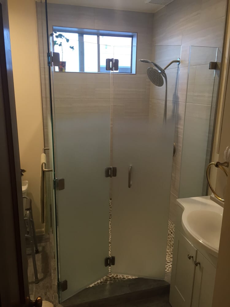 4 Panel Bifold Shower Door With A Privacy Etch That Gradually Faded Photo Of Go Frameless Enclosures Fullerton Ca United States 4 Panel Bifold