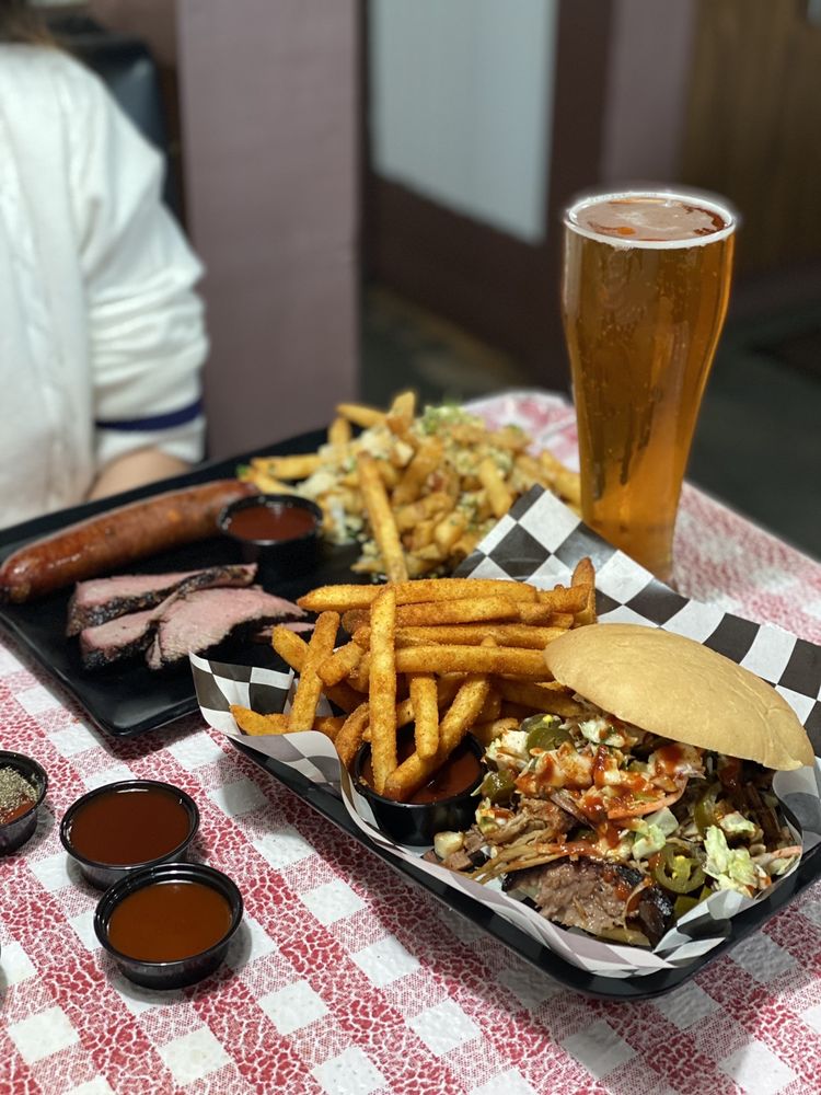 Armadillo Willy's BBQ