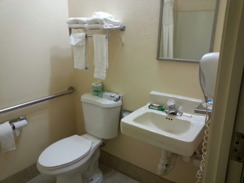 Days Inn & Suites by Wyndham Hickory