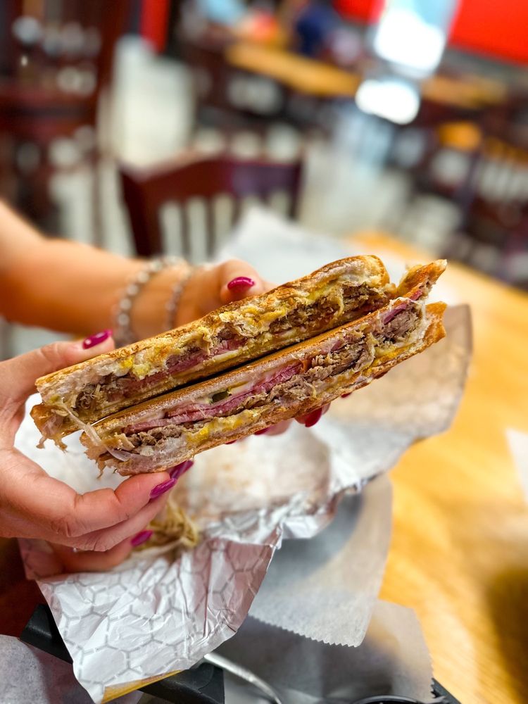 Que Viva Latin Street Grill