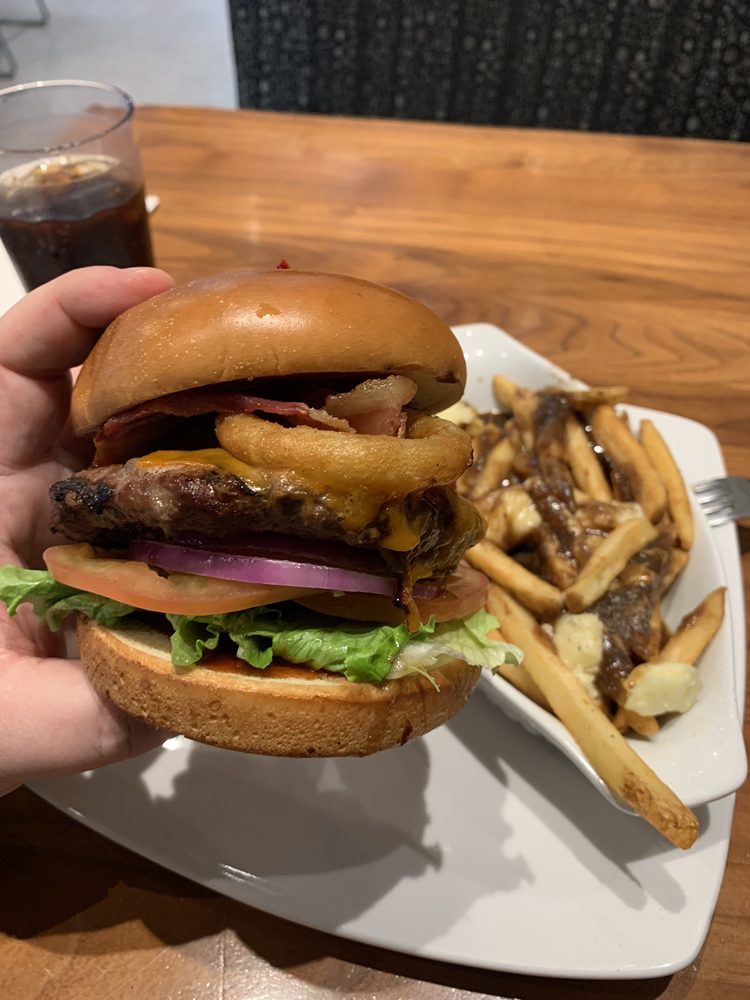 Refuel Restaurant and Lounge