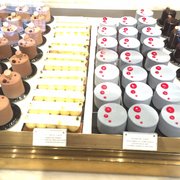 Devanture Photo de La Pâtisserie Cyril Lignac , Paris,