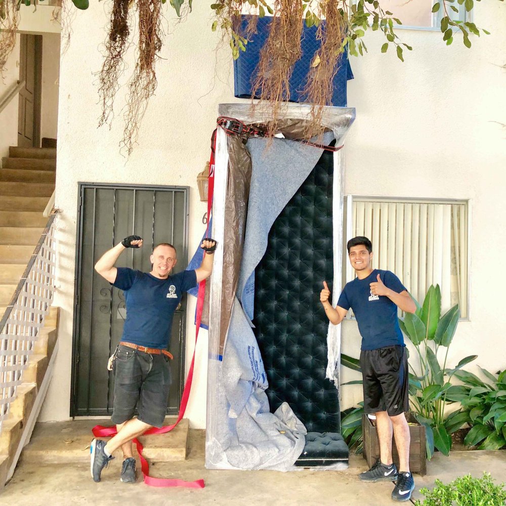Atlant Moving Hoist Heavy Couch Down Through The Window From