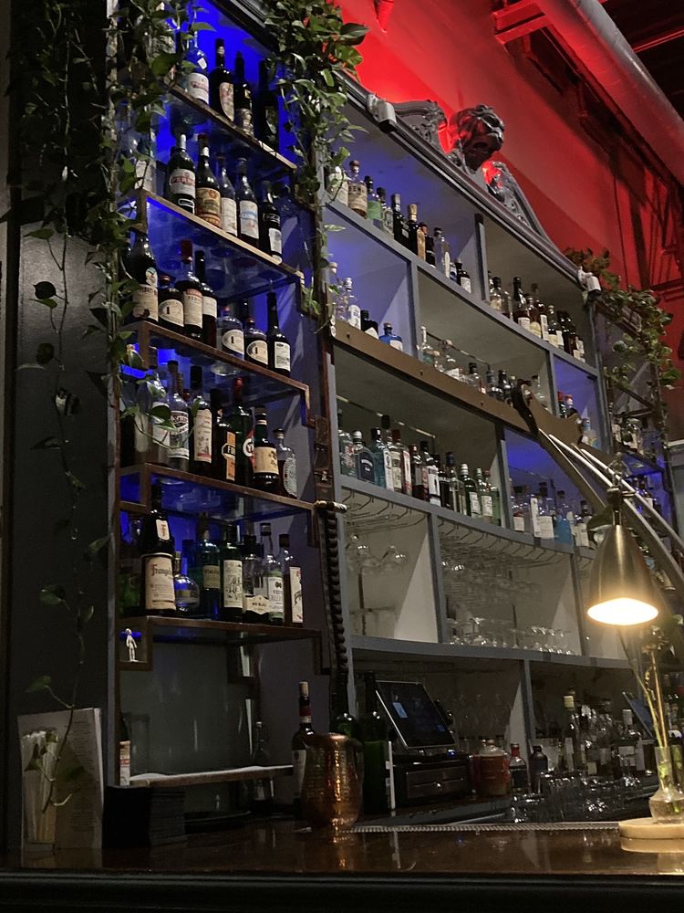 Aunty Bettys Gin and Absinthe Bar