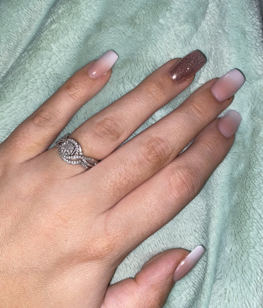 Aella Salon & Day Spa