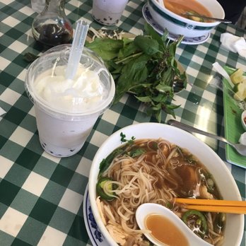New Pho 140 Photos 173 Reviews Vietnamese 1036 E Anaheim St Photo Of New Pho Long Beach Ca United States