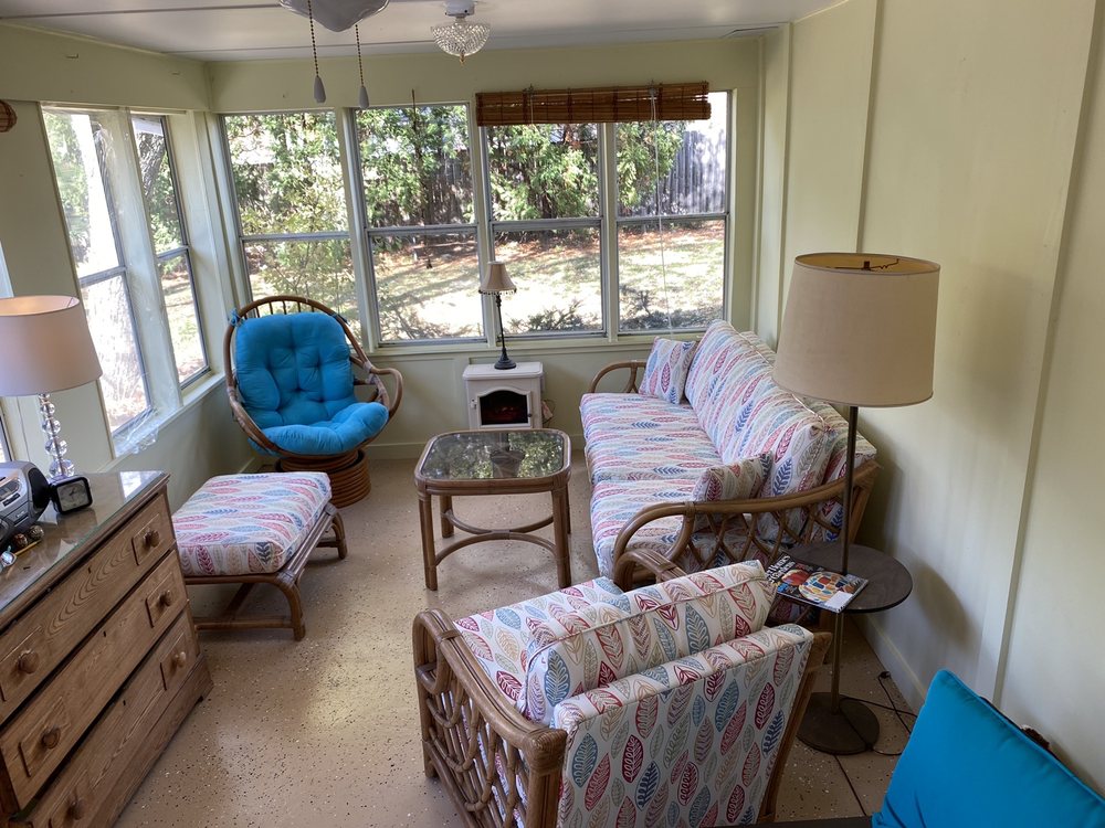 image of business Hometown Upholstery