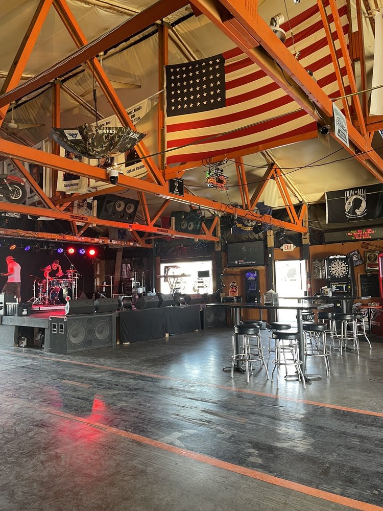 Cruisers Bar and Grill