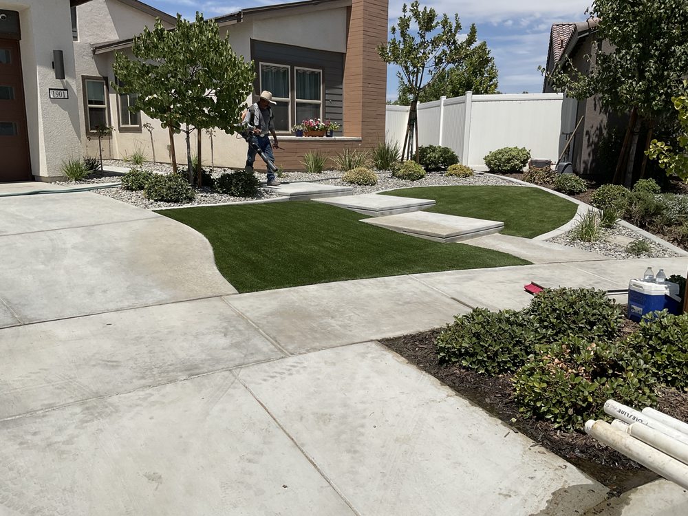 Lara's Landscaping Services